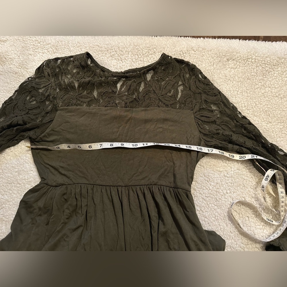 PinkBlush Women’s Long Green Dress Size Medium with  Lace Arms Key Hole back - Picture 6 of 13